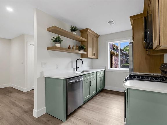 2nd image of 72 Country Place Ct