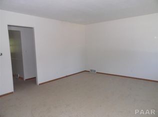 3608 N Woodbine Ter, Peoria, IL 61604