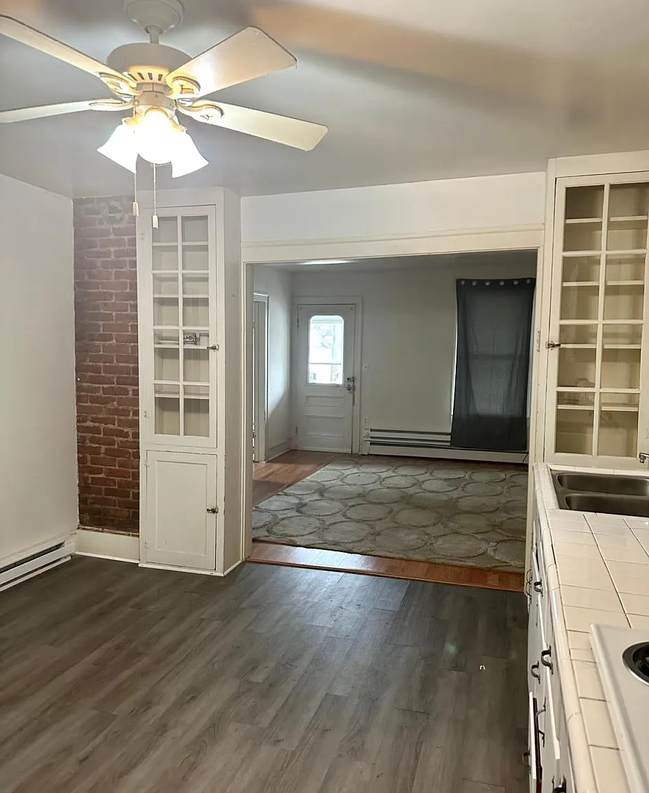 1 bed, 700 sqft, $1,200 — Photo 4