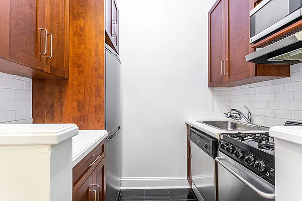 Rented by Anchor Associates | media 4