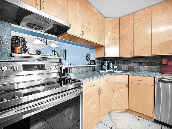 4th image of 6190 Woodlands Boulevard #514