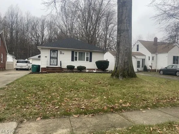 1976 Beverly Hills Dr, Richmond Heights, OH 44143
