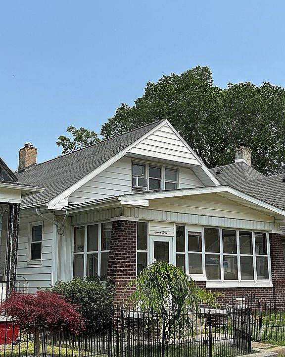 1st image of 740 E Gum St