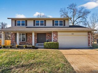 1061 Summer Tree Dr, Ballwin, MO 63011