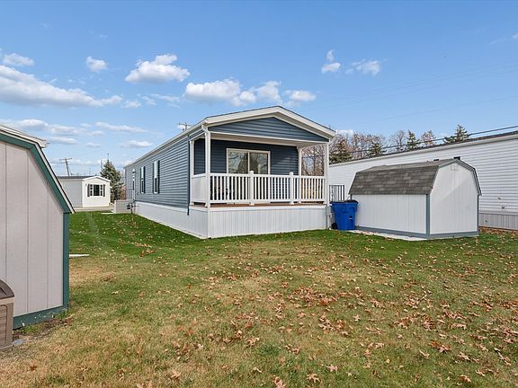 Exterior Image-2-SKYLINE 135G Pikewood Manor