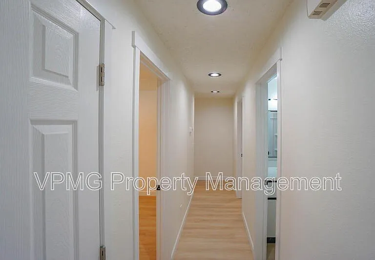 19505 NE 11th St — Photo 18