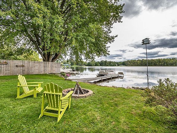 4th image of 251 Beach Dr