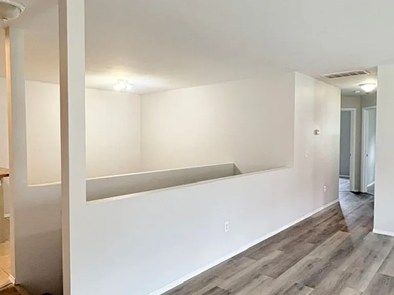 2202 W Jonquil Ln — Photo 7