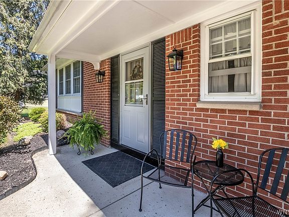 4th image of 52 Candy Ln