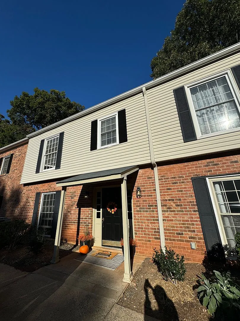 Adorable Two Bedroom in South Park! — Photo 1