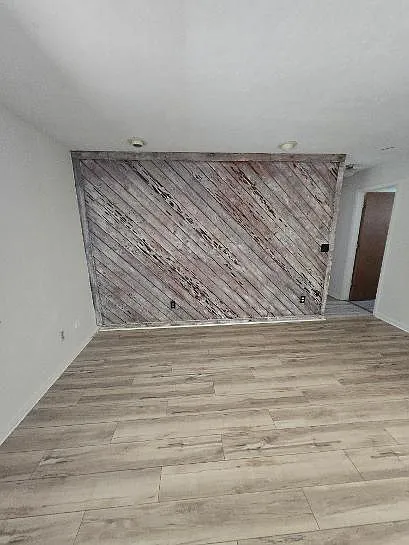 5464 Phillips St — Photo 3