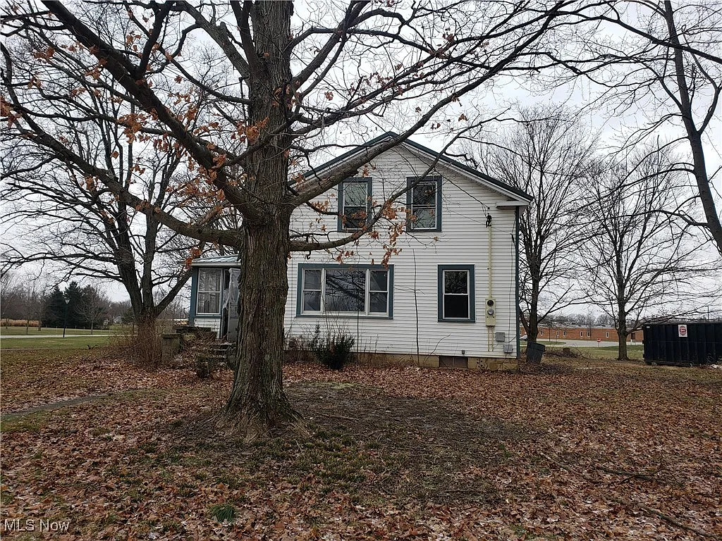 639 N Main St photo 1