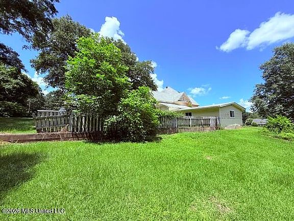 4th image of 1006 Louisiana Ave