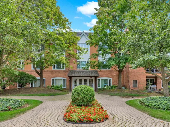 207 Rivershire Ln APT 305, Lincolnshire, IL 60069