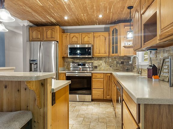 3rd image of 374 Briarwood Ln