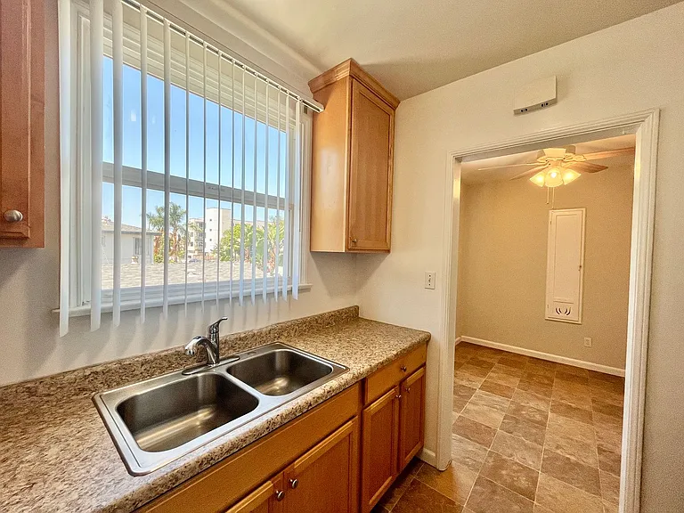 4464 Illinois St — Photo 4