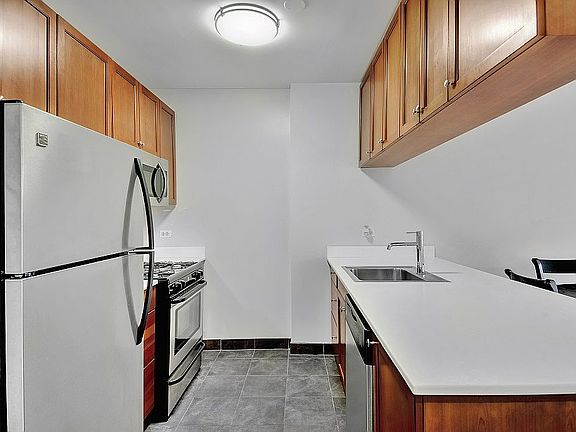 5th image of 373 Wythe Ave APT 8D
