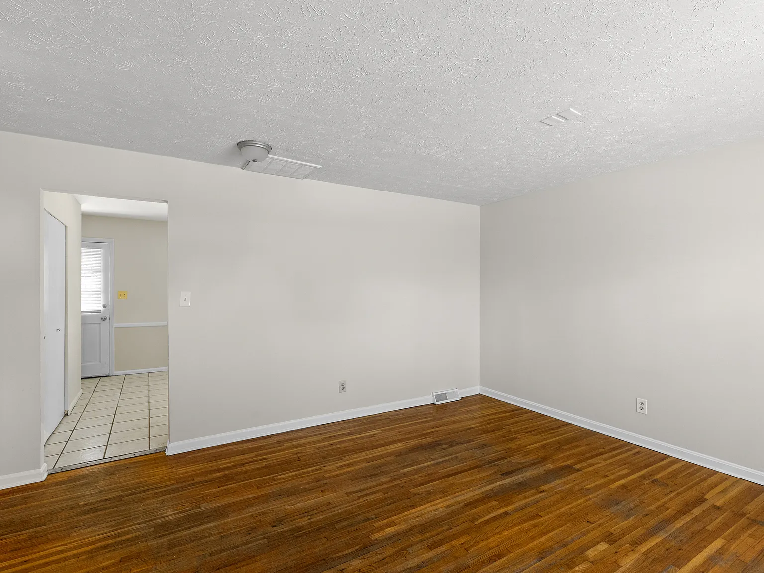 1138 Gainesway Drive - 1 — Photo 4