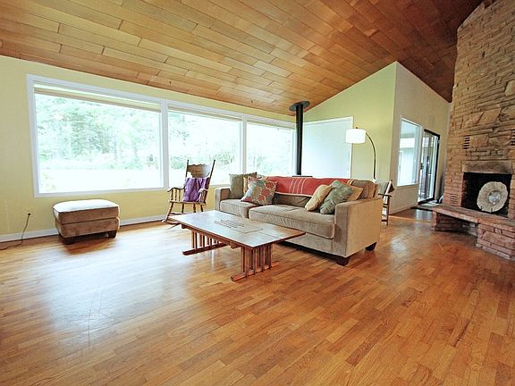 2nd image of 42042 SE 135th St