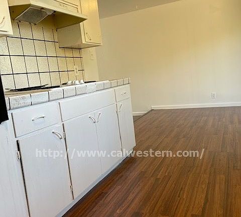 3rd image of 1709 Foxworthy Ave