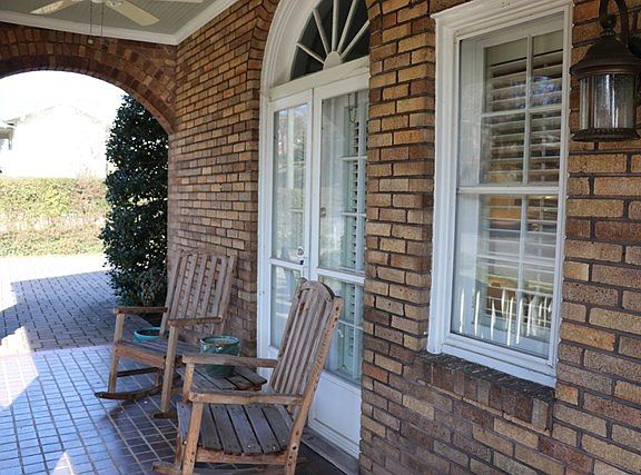 3rd image of 1165 Piedmont Ave