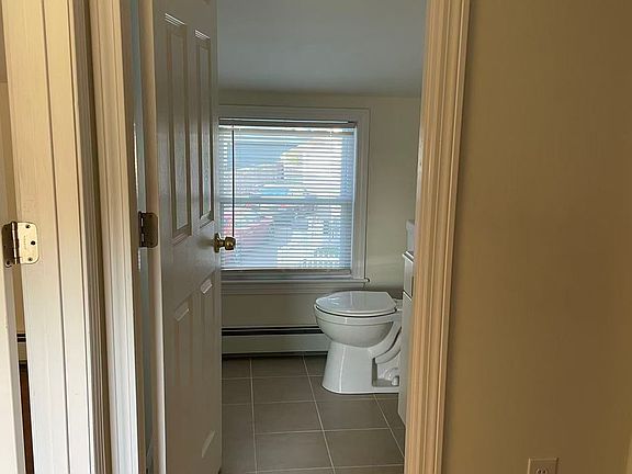 4th image of 9 Shore Rd #2
