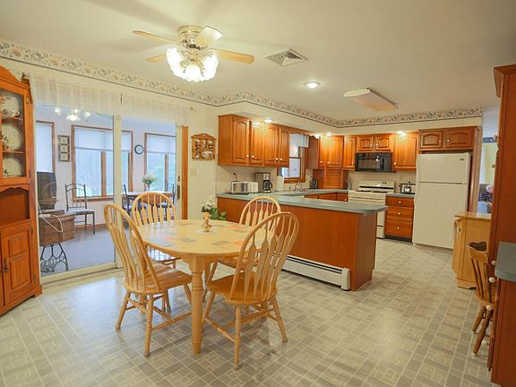 Dining Area to Kitchen