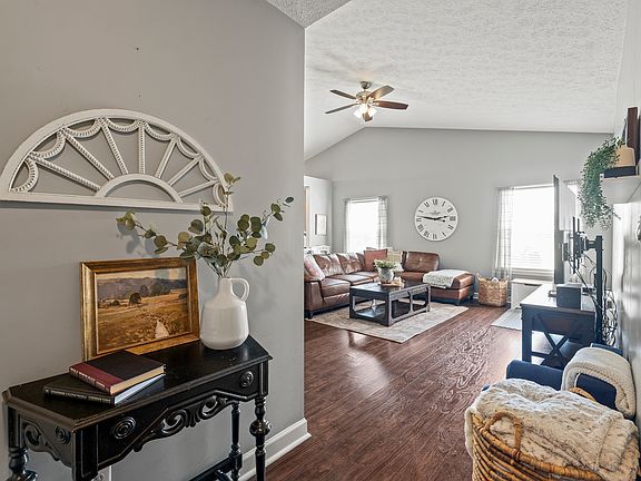 4th image of 6529 Lakesedge Dr