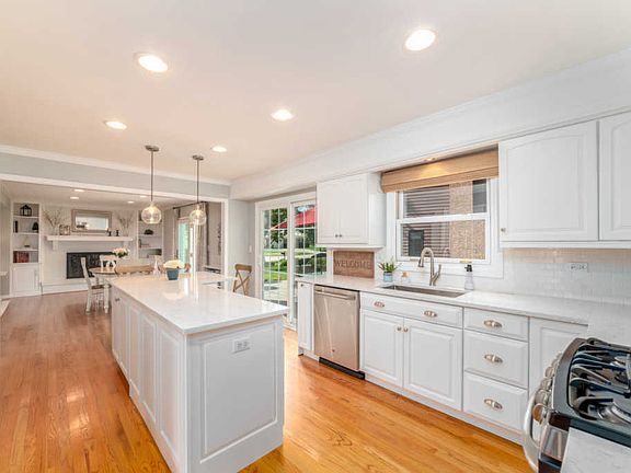 2nd image of 3900 Latour Ct