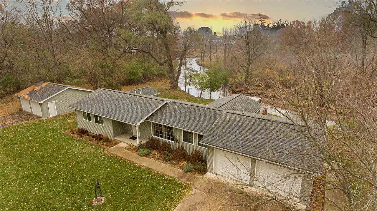 200 Willow St photo 1
