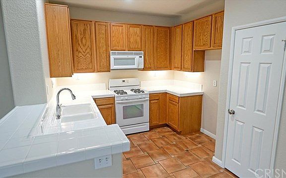 5th image of 27422 Coldwater Dr
