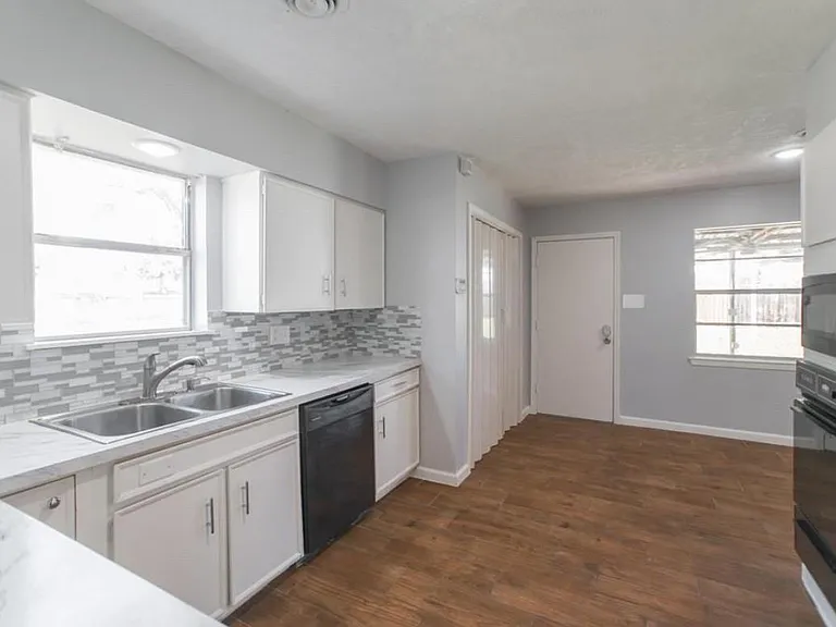 8503 Braes River Dr — Photo 6