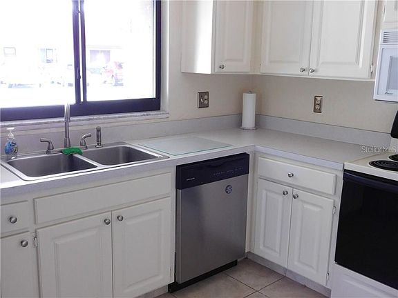 4th image of 2600 Laurelwood Dr #19-C