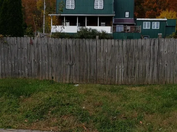 114 N 4th St, Tower City, PA 17980