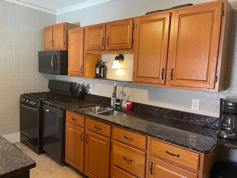 88 Pawling Ave — Photo 11
