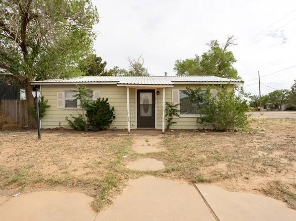 1015 10th St, Seagraves, TX 79359