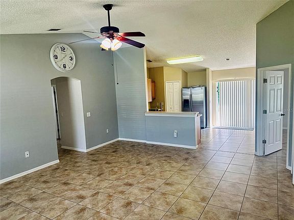 4th image of 561 S Glancy Dr