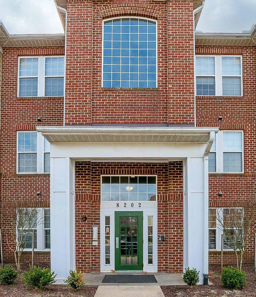 2 bed, 2.0 bath, 1061 sqft, $1,950 — Photo 2