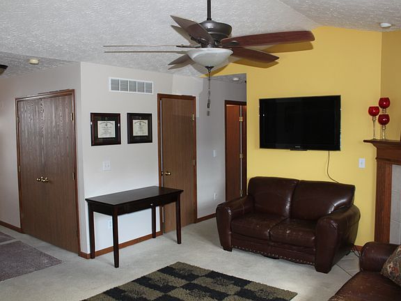 4th image of 3049 Macintosh Ln
