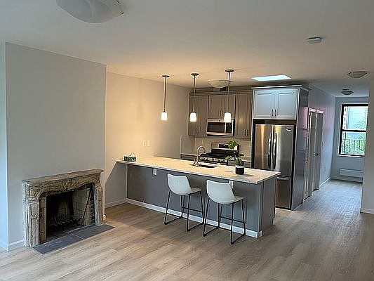 1st image of 184 Concord St #3