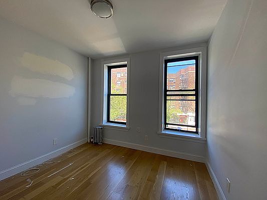 3rd image of 260 6th Ave APT 14