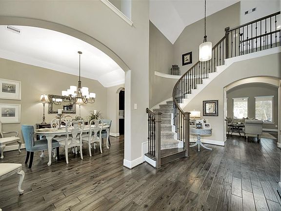 5th image of 9923 Downey Emerald Dr