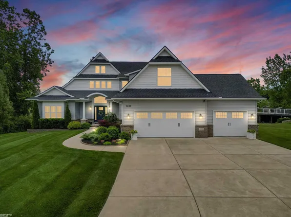 5233 Coulter Lake Blvd, Clarkston, MI 48348