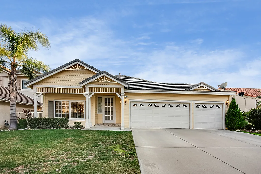 3 bed, 2057 sqft, $3,980 — Photo 1