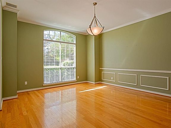 4th image of 2321 Stennett Dr