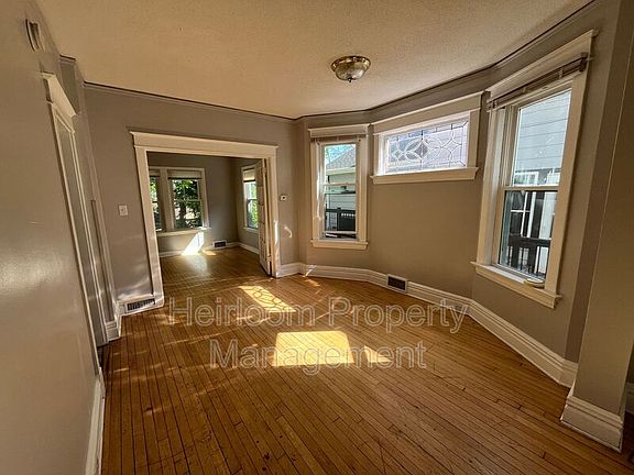 5th image of 2114 E 4th St