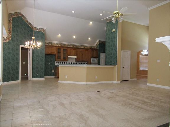 3rd image of 430 Park Bend Dr