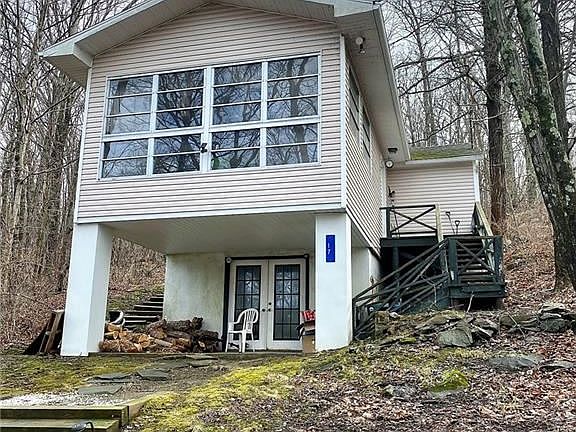 3rd image of 17 Lake Claire Dr