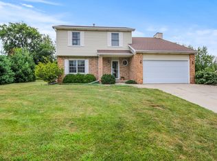 2210 Windsor Ct, Bloomington, IL 61705