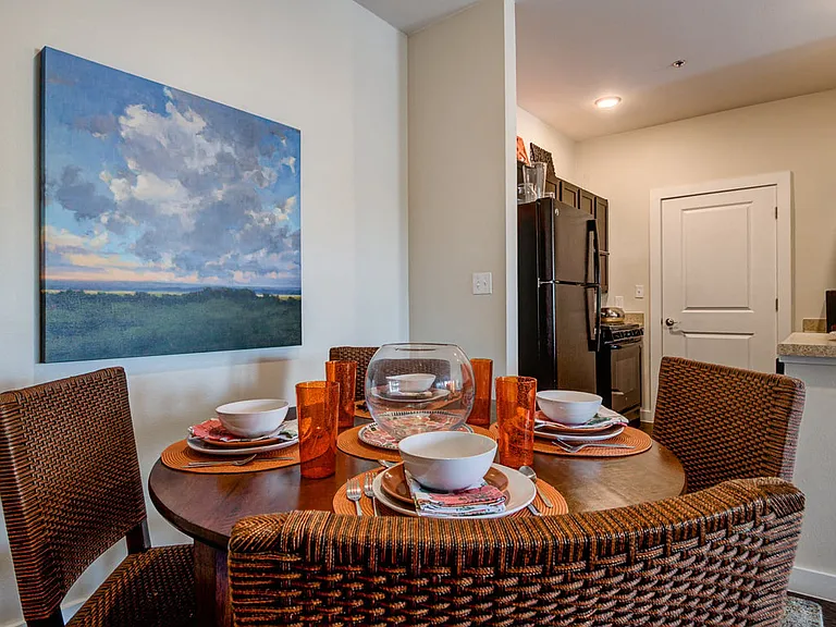 La Contessa Apartments — Photo 26